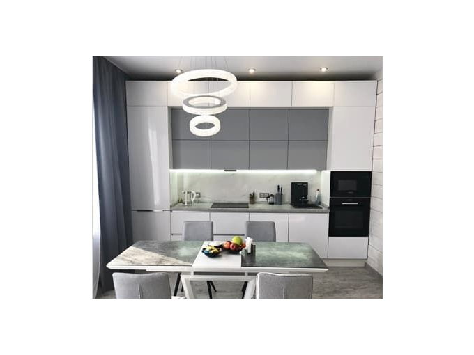 Современная кухня с пеналами и антресолями до потолка в белом цвете - фото - 2