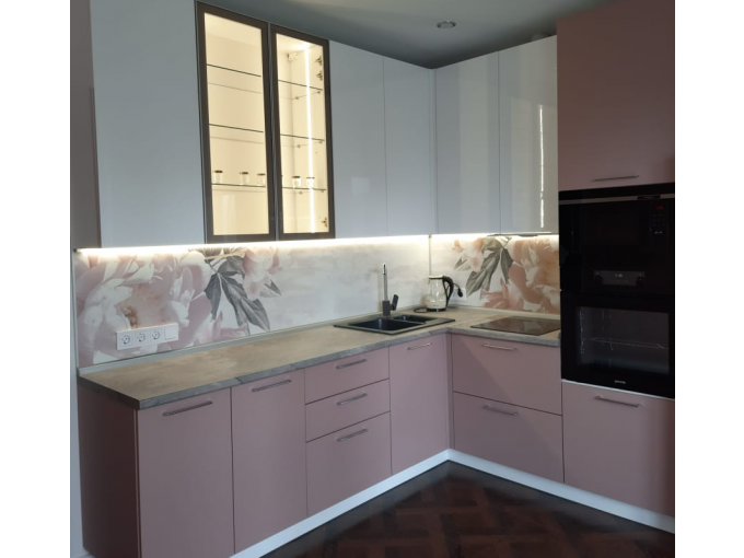 Розово-белый кухонный гарнитур - фото - 1
